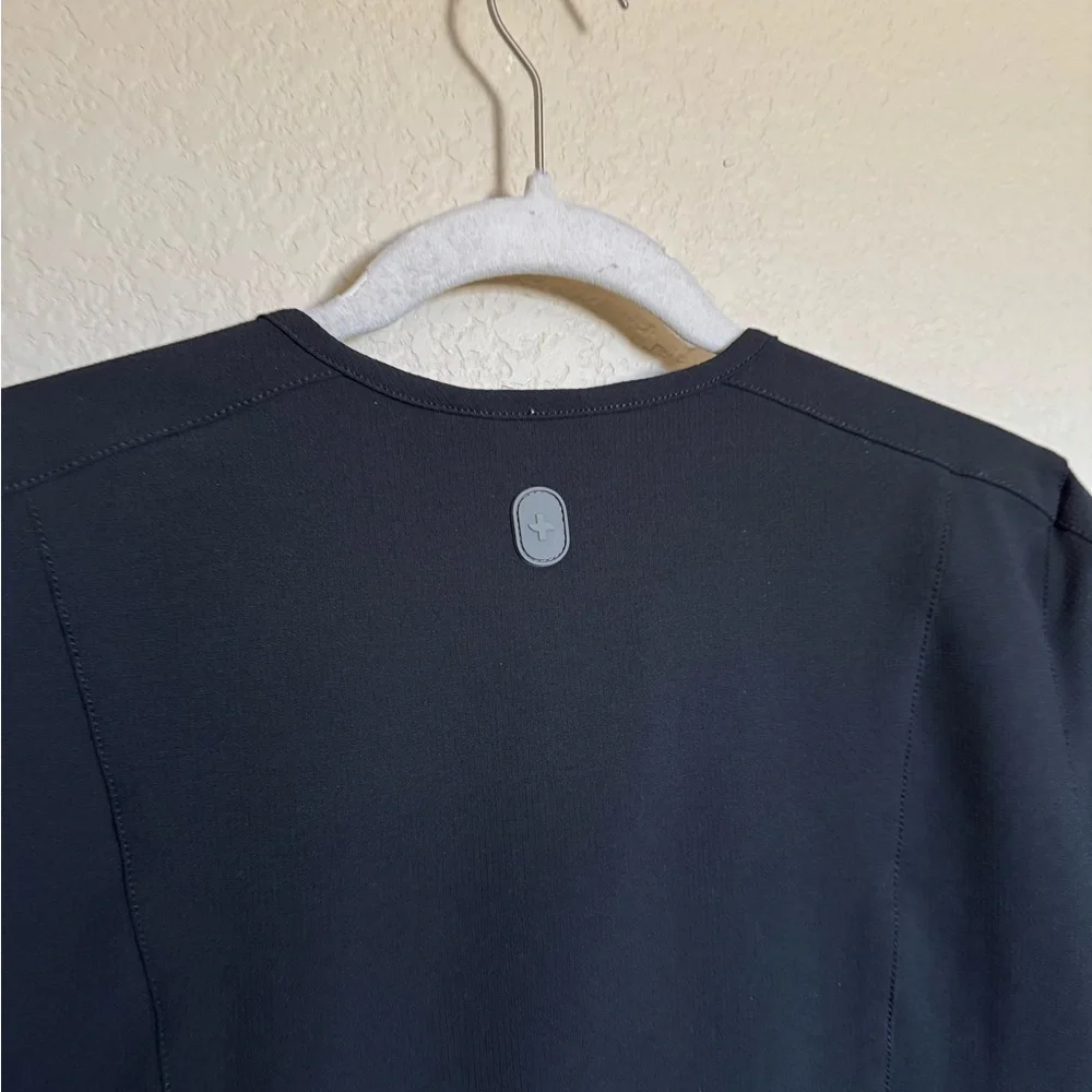 FIGS Indestructible Slim V Neck Scrub‎ Top Sz M 5 Pockets Nurse